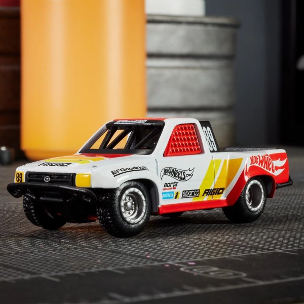 画像1: 1989 Toyota HiLux Stadium Truck - ELITE64 HWC  (1)